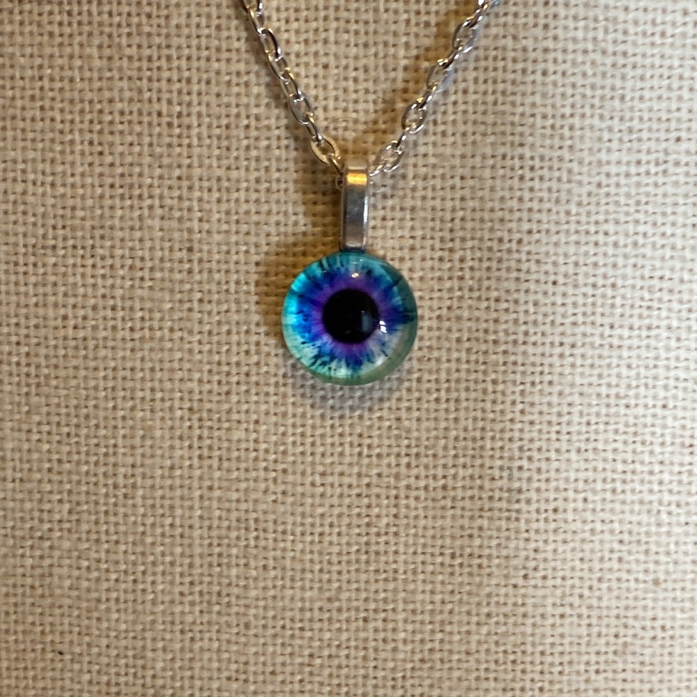 Beautiful dainty Evil Eye Pendant Necklace